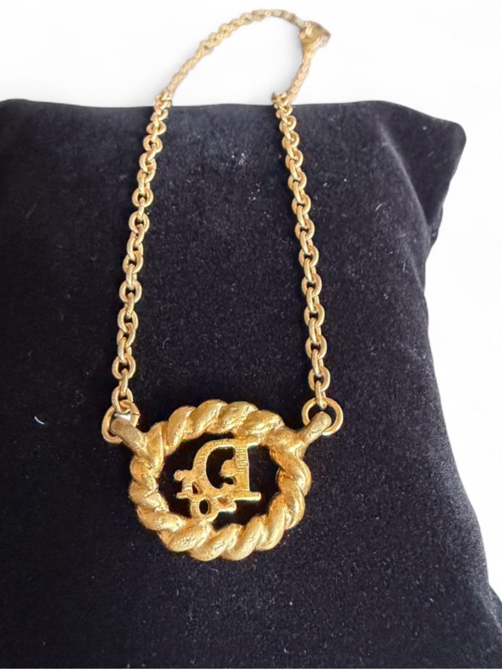 Dior Gold Rope Circle Pendant Necklace - Picture 5 of 8